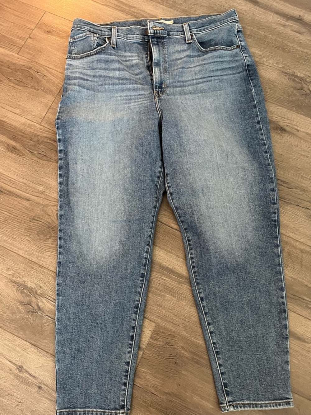 Levi's Women's Faded Light Blue Ankle Jeans